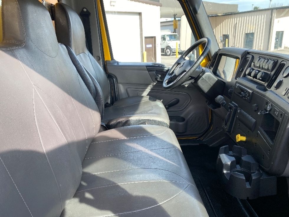 Medium Duty Box Truck-Light and Medium Duty Trucks-International-2021-MV607-Cleveland-TN-218,710\n\t\tmiles-$ 42,250 - Image 22