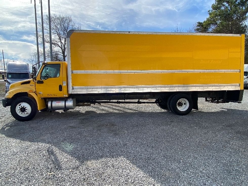 Medium Duty Box Truck-Light and Medium Duty Trucks-International-2021-MV607-Cleveland-TN-218,710\n\t\tmiles-$ 42,250 - Image 4