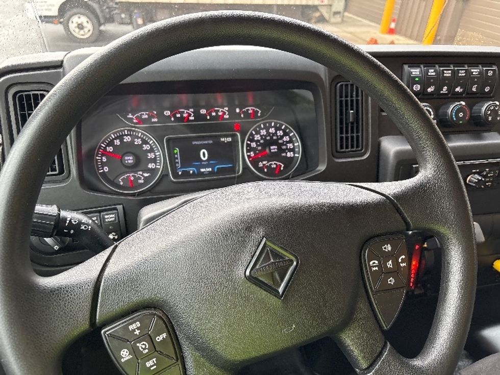 Medium Duty Box Truck-Light and Medium Duty Trucks-International-2021-MV607-Coburg-OR-184,543\n\t\tmiles-$ 44,500 - Image 17