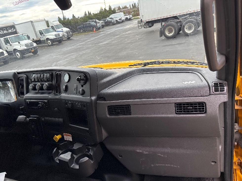 Medium Duty Box Truck-Light and Medium Duty Trucks-International-2021-MV607-Coburg-OR-184,543\n\t\tmiles-$ 44,500 - Image 21