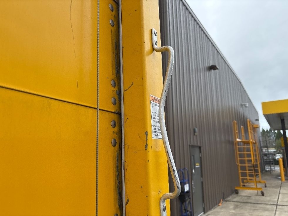 Medium Duty Box Truck-Light and Medium Duty Trucks-International-2021-MV607-Coburg-OR-184,543\n\t\tmiles-$ 44,500 - Image 25