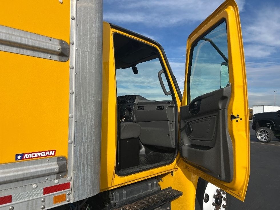 Medium Duty Box Truck-Light and Medium Duty Trucks-International-2021-MV607-Columbus-OH-230,827\n\t\tmiles-$ 39,000 - Image 19