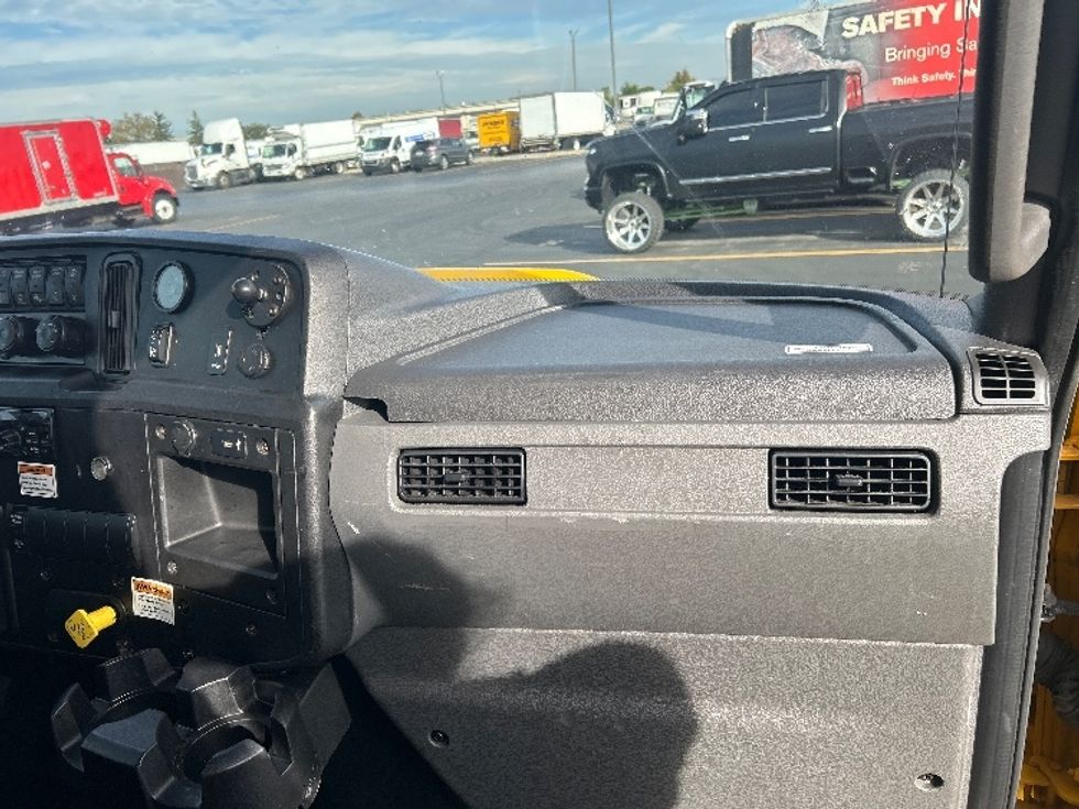 Medium Duty Box Truck-Light and Medium Duty Trucks-International-2021-MV607-Columbus-OH-230,827\n\t\tmiles-$ 39,000 - Image 20