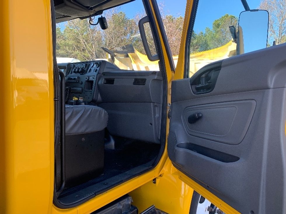 Medium Duty Box Truck-Light and Medium Duty Trucks-International-2021-MV607-Concord-NC-200,173\n\t\tmiles-$ 43,250 - Image 20