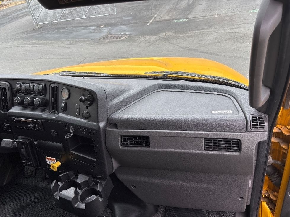 Medium Duty Box Truck-Light and Medium Duty Trucks-International-2021-MV607-Concord-NC-204,533\n\t\tmiles-$ 41,500 - Image 18