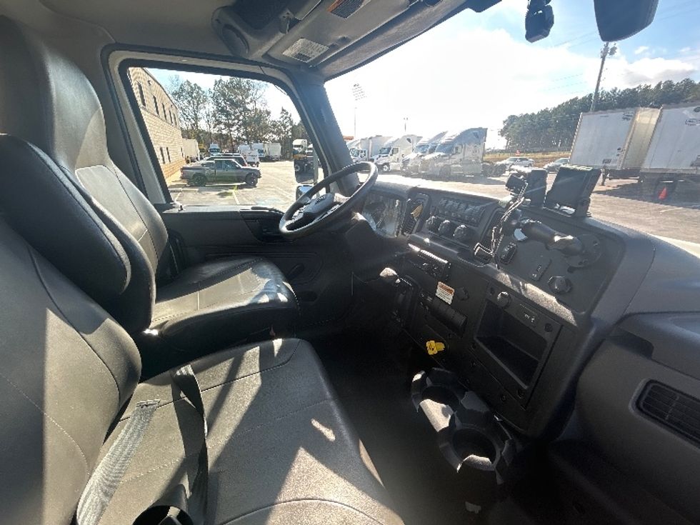 Medium Duty Box Truck-Light and Medium Duty Trucks-International-2021-MV607-Conyers-GA-184,340\n\t\tmiles-$ 58,000 - Image 22