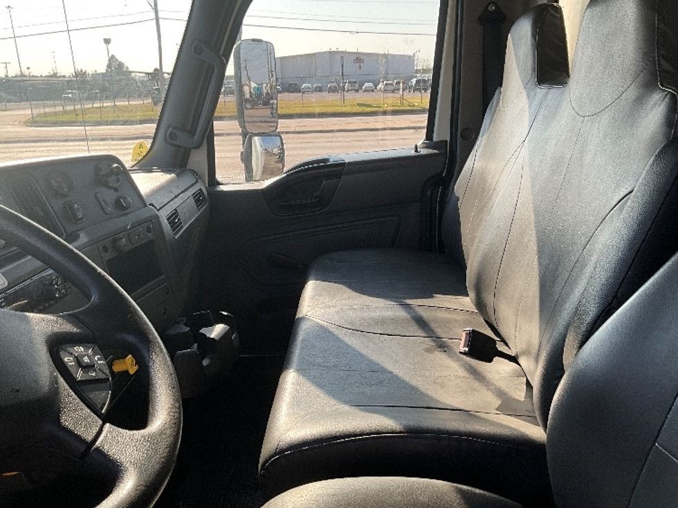 Medium Duty Box Truck-Light and Medium Duty Trucks-International-2021-MV607-Dallas-TX-130,481\n\t\tmiles-$ 62,750 - Image 19