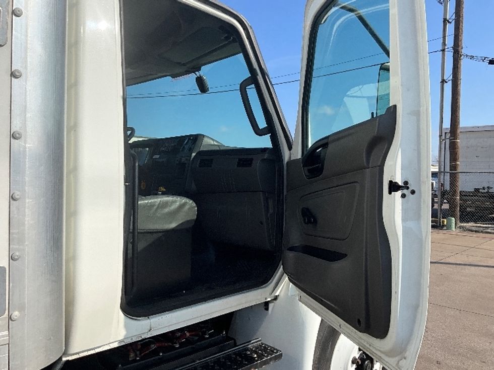 Medium Duty Box Truck-Light and Medium Duty Trucks-International-2021-MV607-Dallas-TX-130,481\n\t\tmiles-$ 62,750 - Image 20