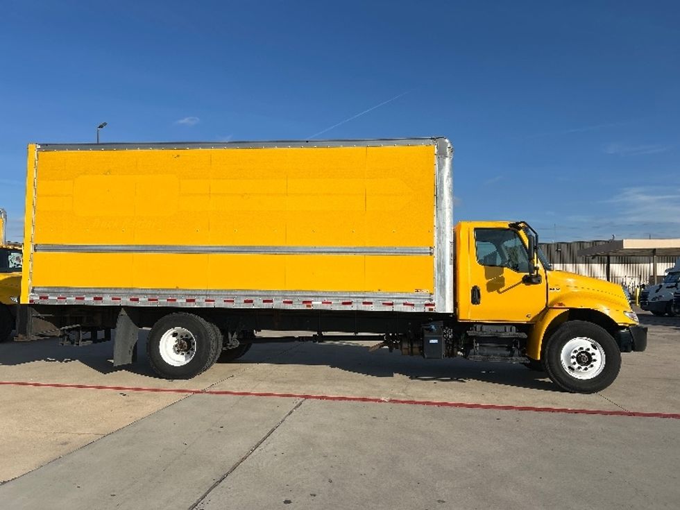 Medium Duty Box Truck-Light and Medium Duty Trucks-International-2021-MV607-Dallas-TX-167,108\n\t\tmiles-$ 40,750 - Image 14