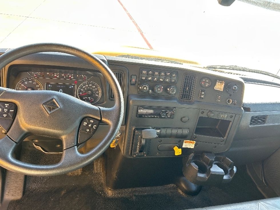 Medium Duty Box Truck-Light and Medium Duty Trucks-International-2021-MV607-Dallas-TX-167,108\n\t\tmiles-$ 40,750 - Image 17