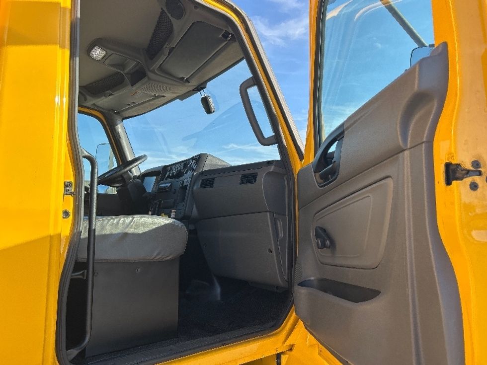 Medium Duty Box Truck-Light and Medium Duty Trucks-International-2021-MV607-Dallas-TX-167,108\n\t\tmiles-$ 40,750 - Image 19