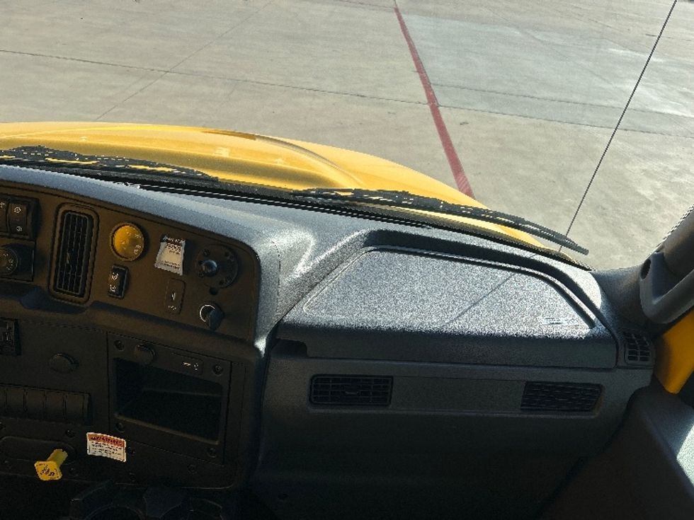 Medium Duty Box Truck-Light and Medium Duty Trucks-International-2021-MV607-Dallas-TX-167,108\n\t\tmiles-$ 40,750 - Image 20