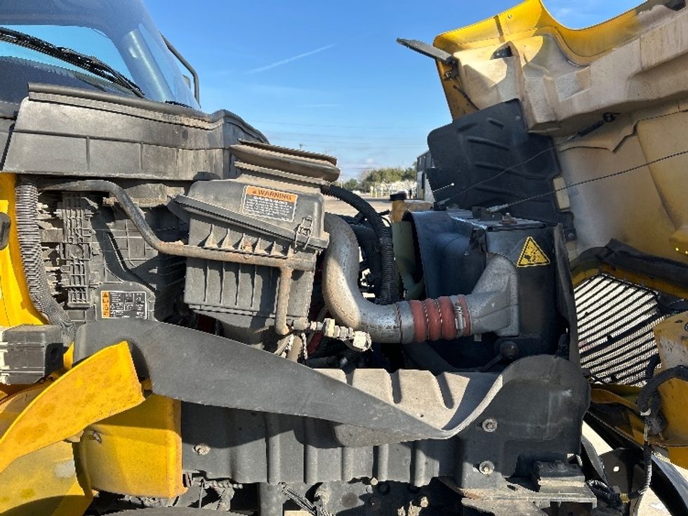 Medium Duty Box Truck-Light and Medium Duty Trucks-International-2021-MV607-Dallas-TX-167,108\n\t\tmiles-$ 40,750 - Image 22