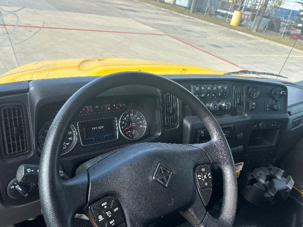 Medium Duty Box Truck-Light and Medium Duty Trucks-International-2021-MV607-Dallas-TX-191,429\n\t\tmiles-$ 43,500 - Image 17
