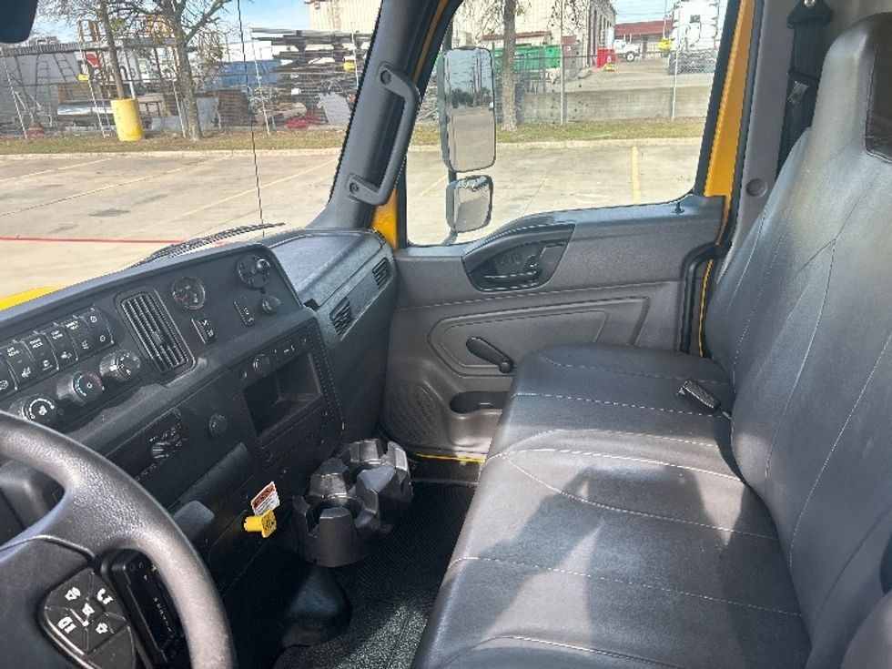 Medium Duty Box Truck-Light and Medium Duty Trucks-International-2021-MV607-Dallas-TX-191,429\n\t\tmiles-$ 43,500 - Image 19