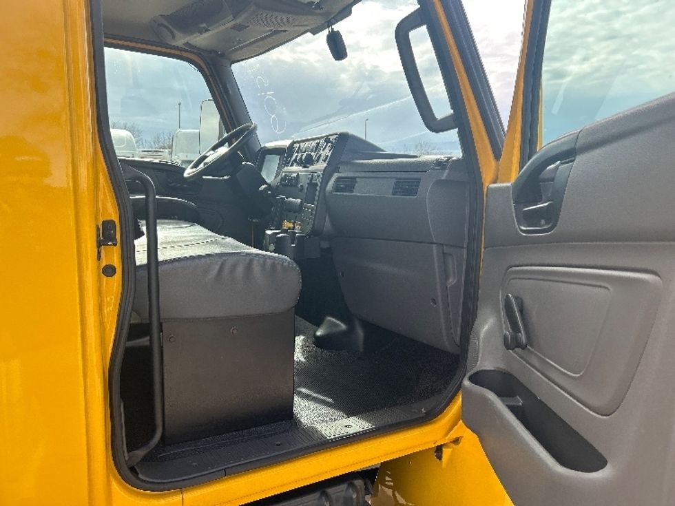 Medium Duty Box Truck-Light and Medium Duty Trucks-International-2021-MV607-Dallas-TX-191,429\n\t\tmiles-$ 43,500 - Image 20