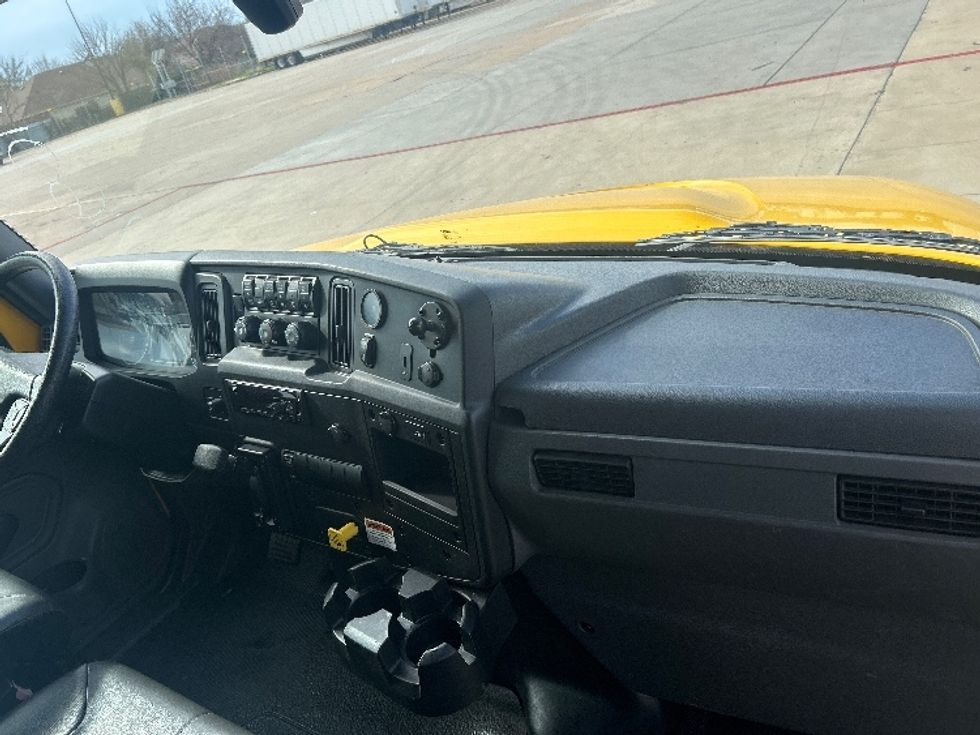 Medium Duty Box Truck-Light and Medium Duty Trucks-International-2021-MV607-Dallas-TX-191,429\n\t\tmiles-$ 43,500 - Image 21