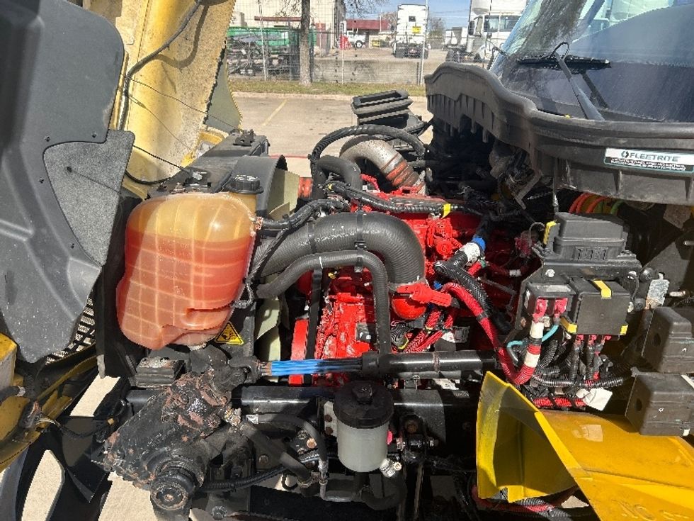 Medium Duty Box Truck-Light and Medium Duty Trucks-International-2021-MV607-Dallas-TX-191,429\n\t\tmiles-$ 43,500 - Image 24