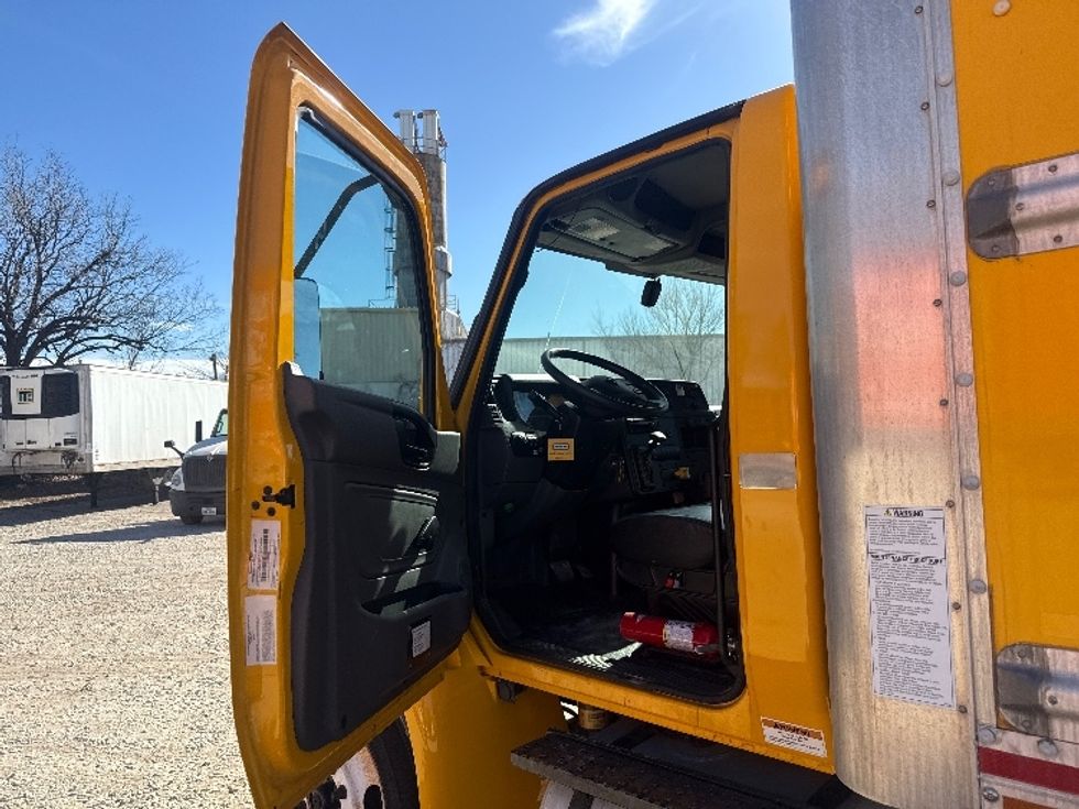 Medium Duty Box Truck-Light and Medium Duty Trucks-International-2021-MV607-Dallas-TX-194,259\n\t\tmiles-$ 43,000 - Image 16