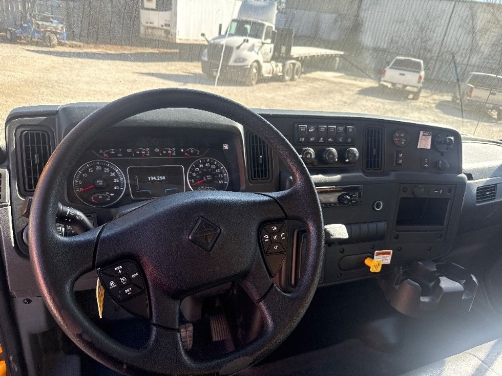 Medium Duty Box Truck-Light and Medium Duty Trucks-International-2021-MV607-Dallas-TX-194,259\n\t\tmiles-$ 43,000 - Image 18