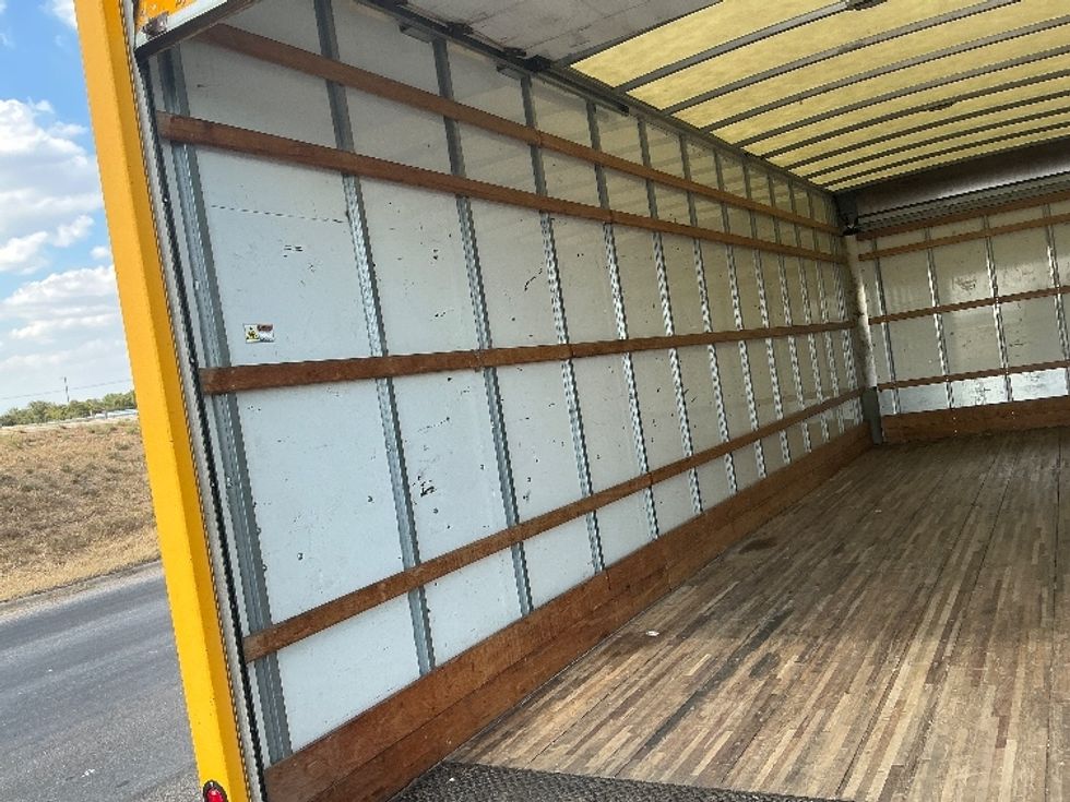 Medium Duty Box Truck-Light and Medium Duty Trucks-International-2021-MV607-Dallas-TX-196,523\n\t\tmiles-$ 42,750 - Image 11