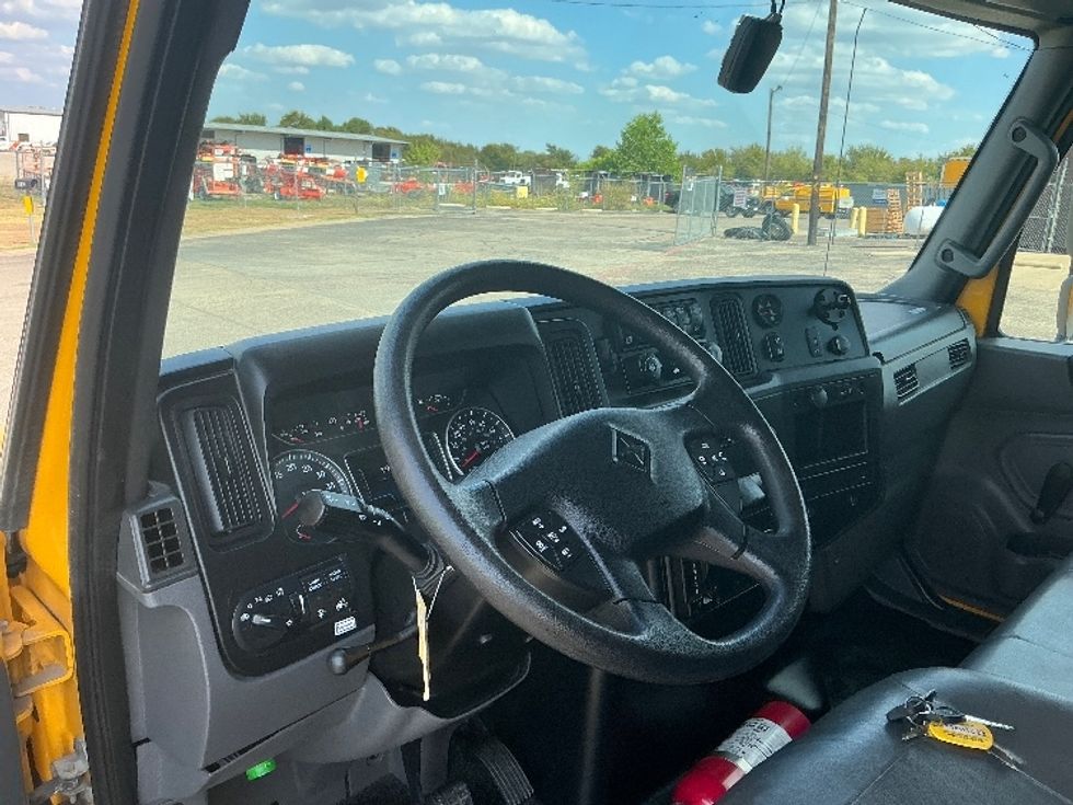 Medium Duty Box Truck-Light and Medium Duty Trucks-International-2021-MV607-Dallas-TX-196,523\n\t\tmiles-$ 42,750 - Image 17