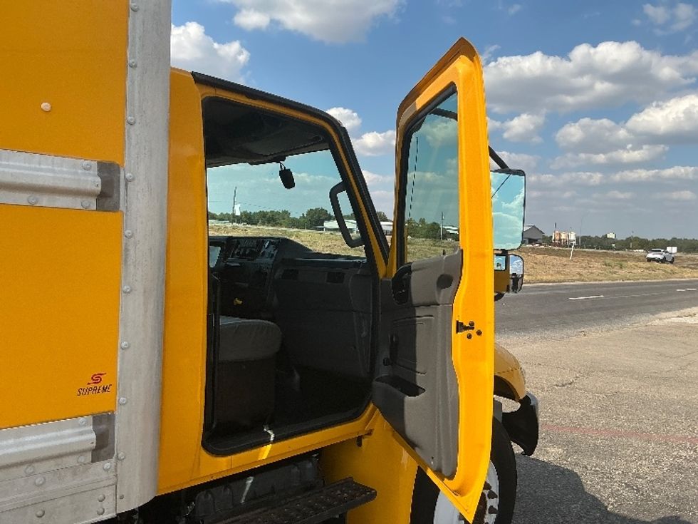 Medium Duty Box Truck-Light and Medium Duty Trucks-International-2021-MV607-Dallas-TX-196,523\n\t\tmiles-$ 42,750 - Image 19