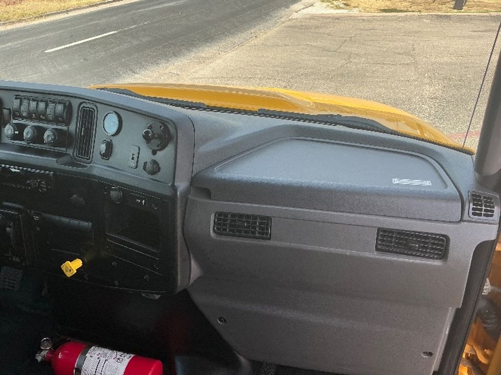 Medium Duty Box Truck-Light and Medium Duty Trucks-International-2021-MV607-Dallas-TX-196,523\n\t\tmiles-$ 42,750 - Image 20