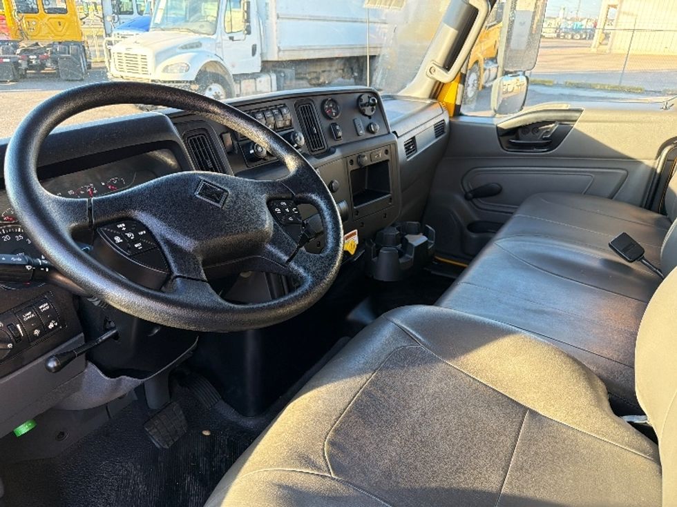 Medium Duty Box Truck-Light and Medium Duty Trucks-International-2021-MV607-Dallas-TX-199,747\n\t\tmiles-$ 42,250 - Image 17