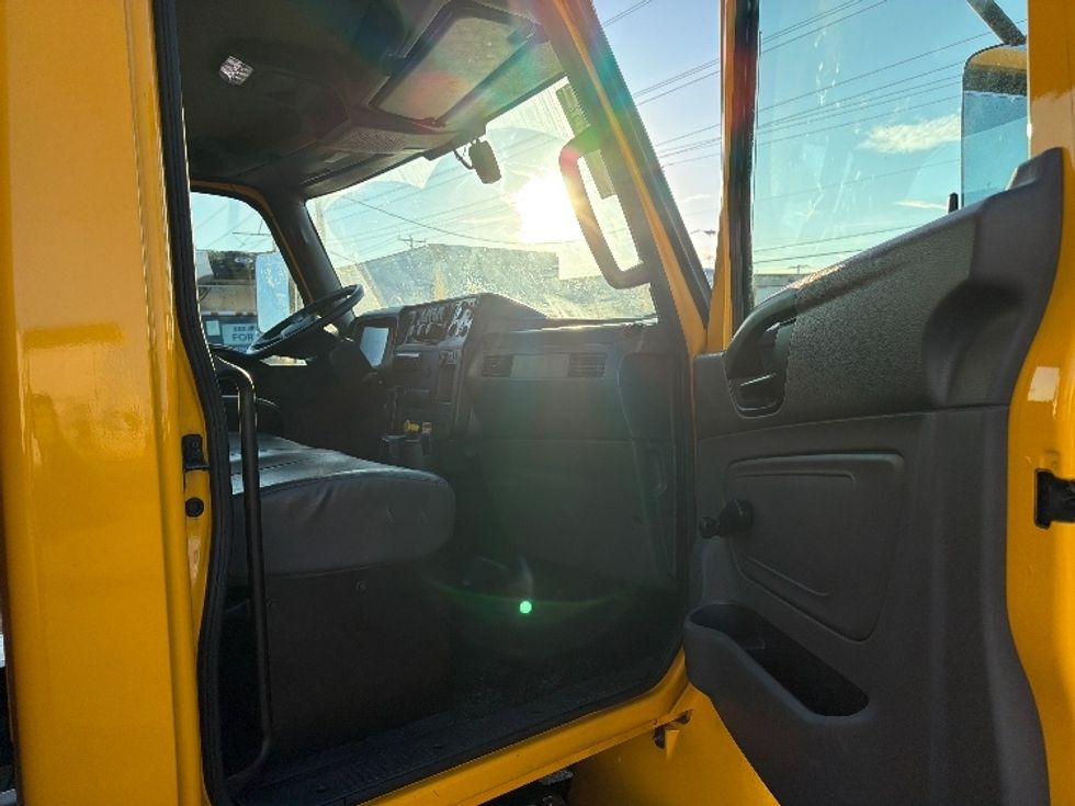 Medium Duty Box Truck-Light and Medium Duty Trucks-International-2021-MV607-Dallas-TX-199,747\n\t\tmiles-$ 42,250 - Image 20