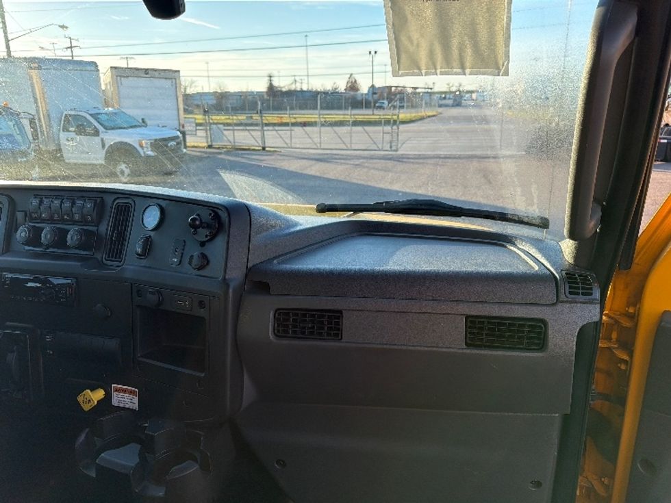 Medium Duty Box Truck-Light and Medium Duty Trucks-International-2021-MV607-Dallas-TX-199,747\n\t\tmiles-$ 42,250 - Image 21