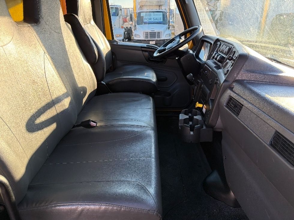 Medium Duty Box Truck-Light and Medium Duty Trucks-International-2021-MV607-Dallas-TX-199,747\n\t\tmiles-$ 42,250 - Image 22