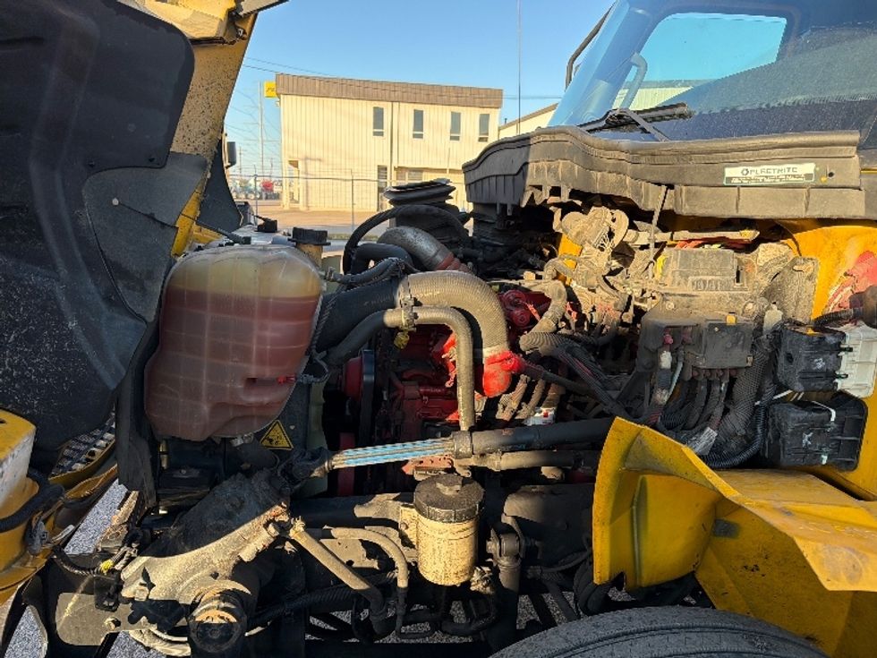 Medium Duty Box Truck-Light and Medium Duty Trucks-International-2021-MV607-Dallas-TX-199,747\n\t\tmiles-$ 42,250 - Image 24