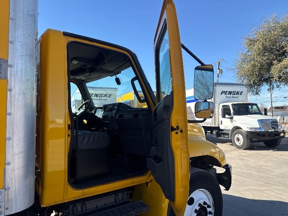 Medium Duty Box Truck-Light and Medium Duty Trucks-International-2021-MV607-Dallas-TX-204,023\n\t\tmiles-$ 41,750 - Image 20