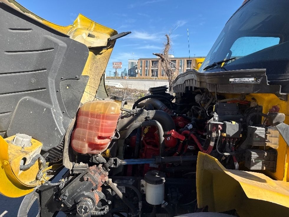 Medium Duty Box Truck-Light and Medium Duty Trucks-International-2021-MV607-Dallas-TX-204,023\n\t\tmiles-$ 41,750 - Image 24