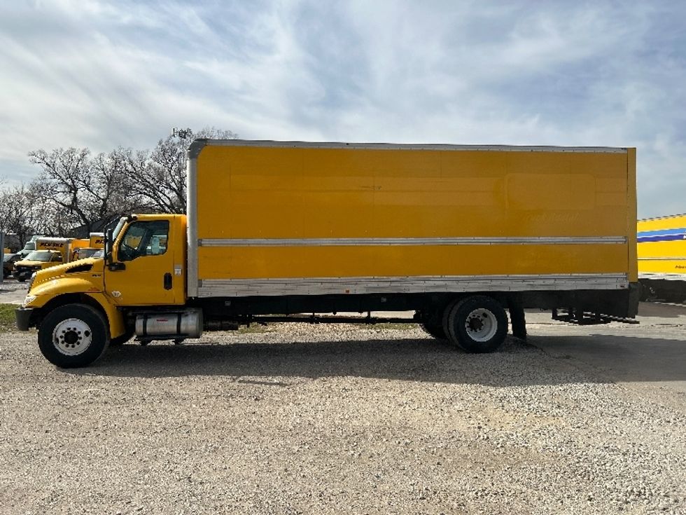 Medium Duty Box Truck-Light and Medium Duty Trucks-International-2021-MV607-Dallas-TX-204,023\n\t\tmiles-$ 41,750 - Image 4