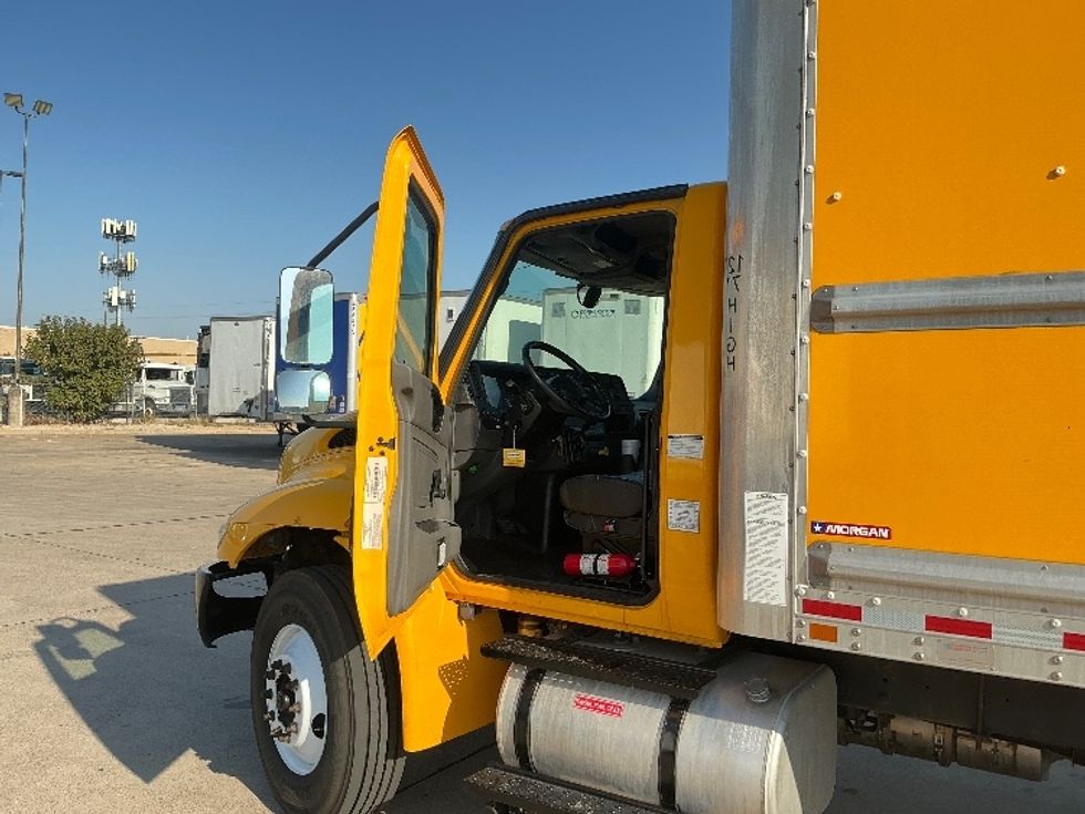 Medium Duty Box Truck-Light and Medium Duty Trucks-International-2021-MV607-Dallas-TX-220,885\n\t\tmiles-$ 39,250 - Image 16