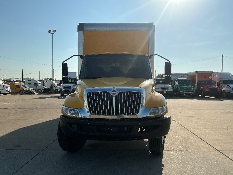 Medium Duty Box Truck-Light and Medium Duty Trucks-International-2021-MV607-Dallas-TX-220,885\n\t\tmiles-$ 39,250 - Image 2