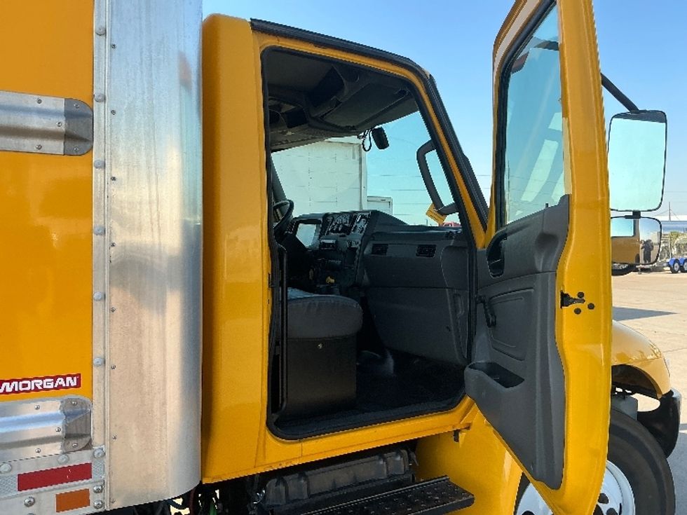 Medium Duty Box Truck-Light and Medium Duty Trucks-International-2021-MV607-Dallas-TX-220,885\n\t\tmiles-$ 39,250 - Image 20