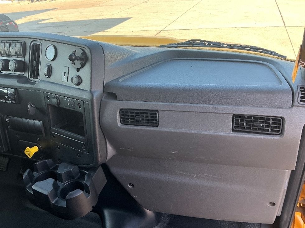 Medium Duty Box Truck-Light and Medium Duty Trucks-International-2021-MV607-Dallas-TX-220,885\n\t\tmiles-$ 39,250 - Image 21