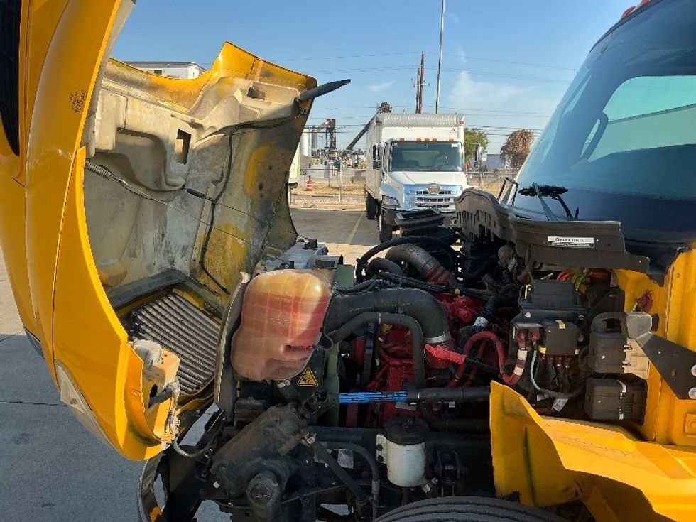 Medium Duty Box Truck-Light and Medium Duty Trucks-International-2021-MV607-Dallas-TX-220,885\n\t\tmiles-$ 39,250 - Image 24