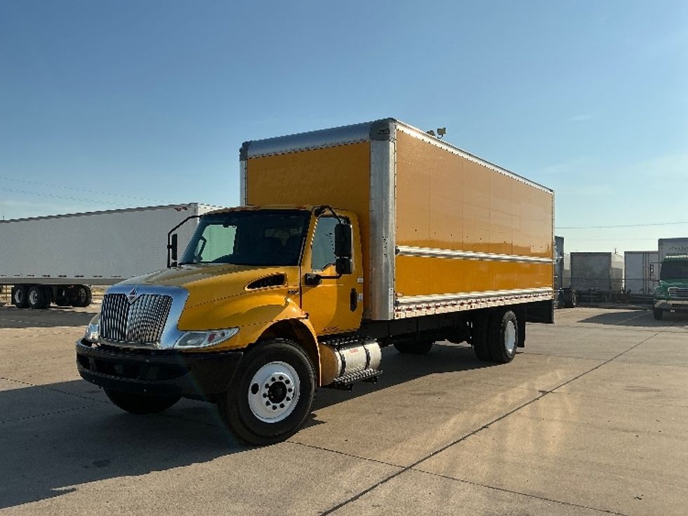 Medium Duty Box Truck-Light and Medium Duty Trucks-International-2021-MV607-Dallas-TX-220,885\n\t\tmiles-$ 39,250 - Image 3