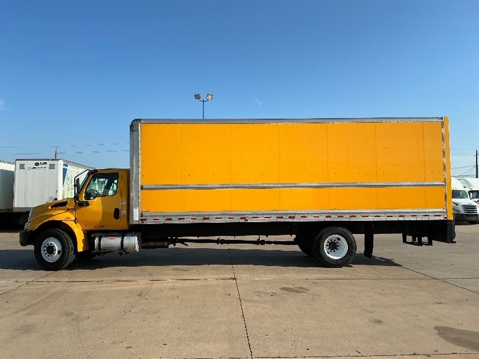 Medium Duty Box Truck-Light and Medium Duty Trucks-International-2021-MV607-Dallas-TX-220,885\n\t\tmiles-$ 39,250 - Image 4