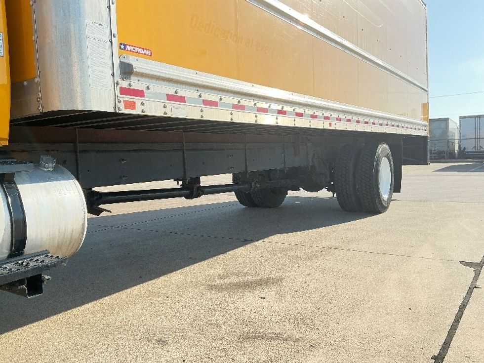 Medium Duty Box Truck-Light and Medium Duty Trucks-International-2021-MV607-Dallas-TX-220,885\n\t\tmiles-$ 39,250 - Image 5