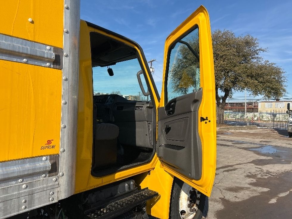 Medium Duty Box Truck-Light and Medium Duty Trucks-International-2021-MV607-Dallas-TX-221,723\n\t\tmiles-$ 35,500 - Image 20