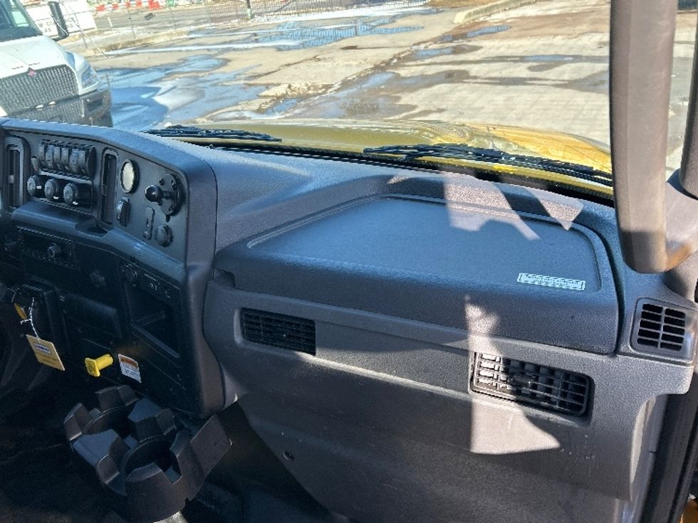 Medium Duty Box Truck-Light and Medium Duty Trucks-International-2021-MV607-Dallas-TX-221,723\n\t\tmiles-$ 35,500 - Image 21