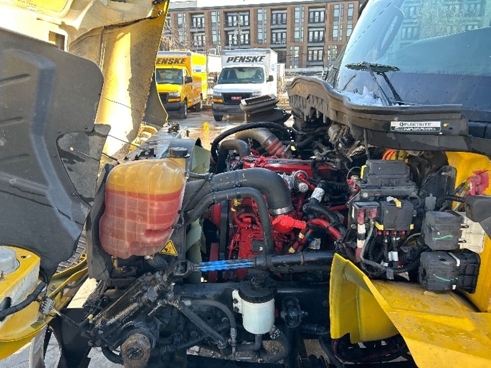 Medium Duty Box Truck-Light and Medium Duty Trucks-International-2021-MV607-Dallas-TX-221,723\n\t\tmiles-$ 35,500 - Image 24