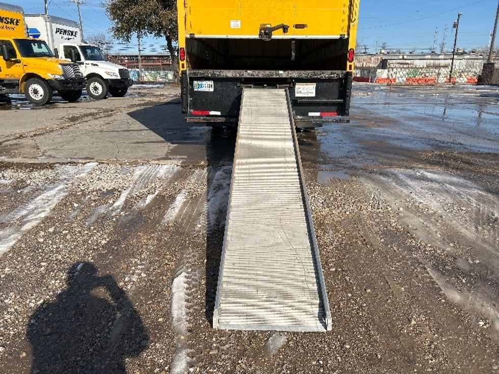 Medium Duty Box Truck-Light and Medium Duty Trucks-International-2021-MV607-Dallas-TX-221,723\n\t\tmiles-$ 35,500 - Image 9