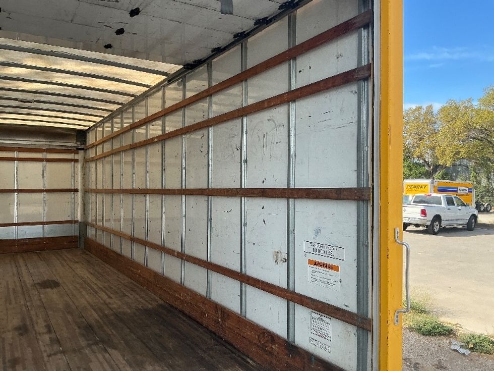 Medium Duty Box Truck-Light and Medium Duty Trucks-International-2021-MV607-Dallas-TX-222,371\n\t\tmiles-$ 39,000 - Image 12