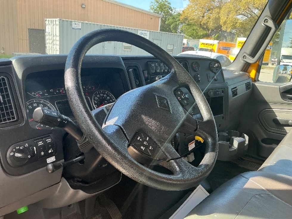 Medium Duty Box Truck-Light and Medium Duty Trucks-International-2021-MV607-Dallas-TX-222,371\n\t\tmiles-$ 39,000 - Image 17